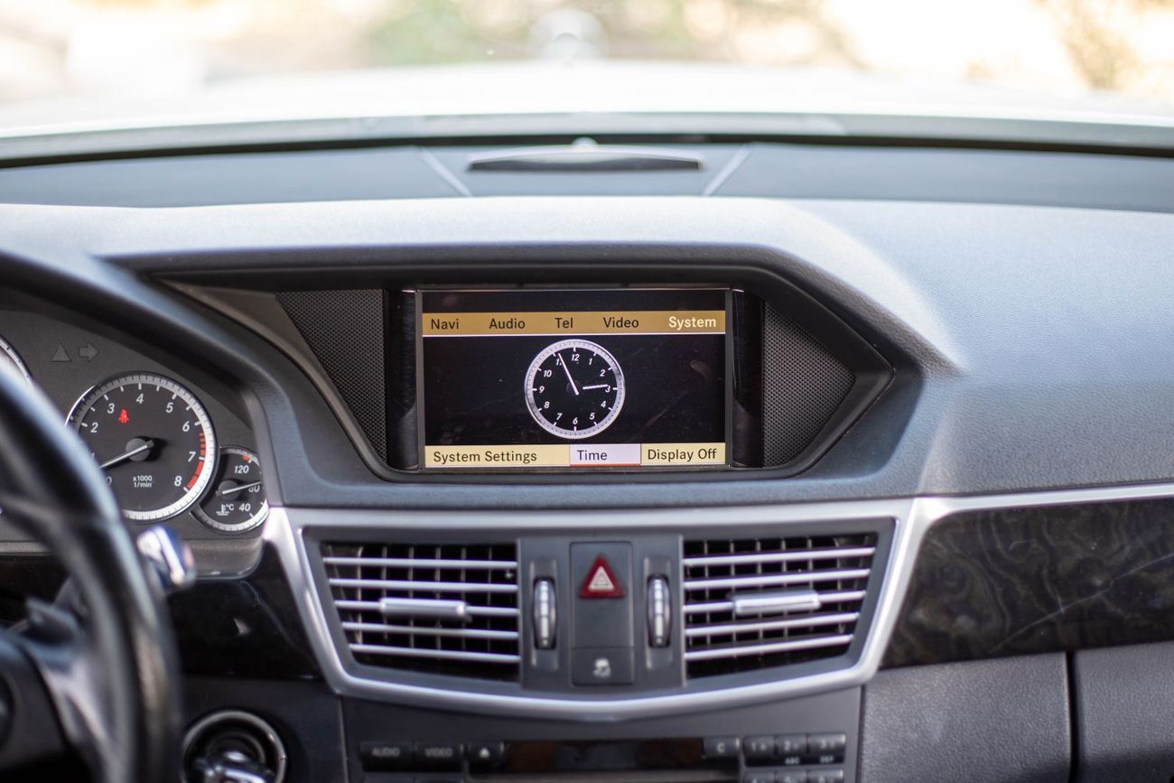 Mercedes-Benz E 350 Mercedes-Benz E350 2010, 3.5L V6, Automatic, RWD. Mileage: 180,000 km. Excellent condition inside an