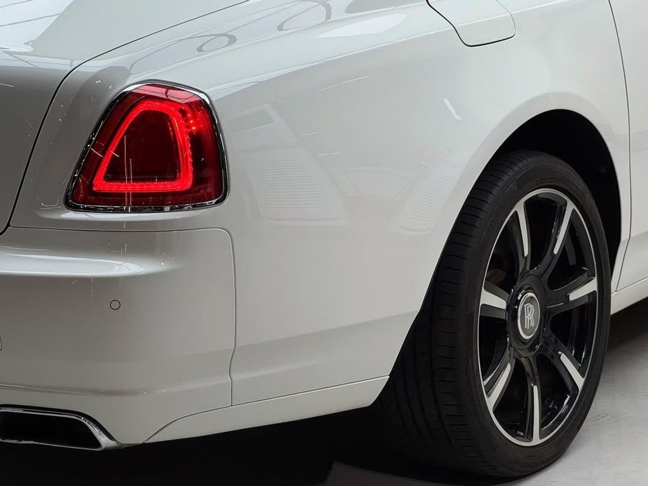 رولز رويس جوست Black Badge 6.6L