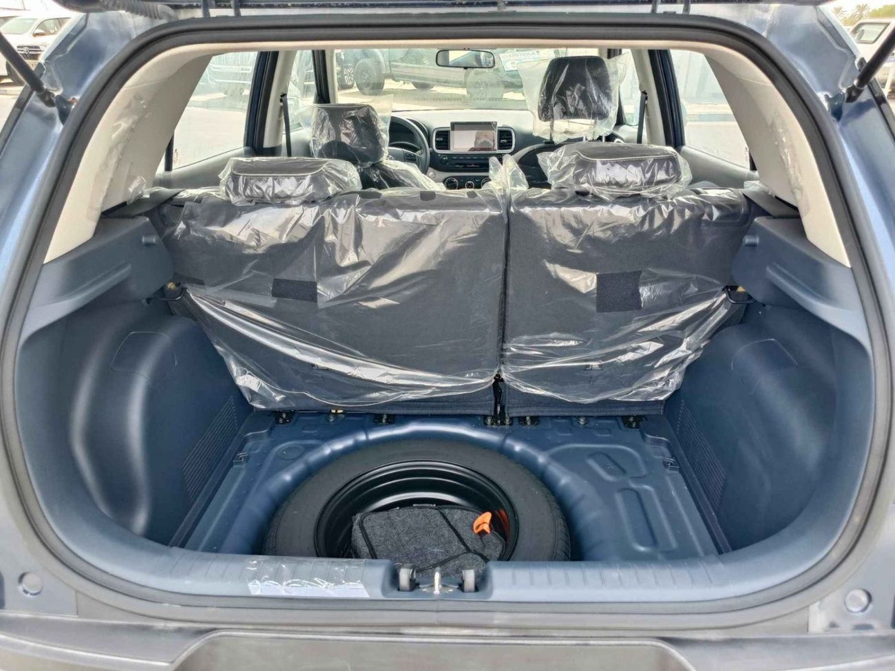 هيونداي فنيو Premier Plus Turbo/ 1.0L V4/ SUNROOF/ FULL OPTION (CODE # VEN10AF)