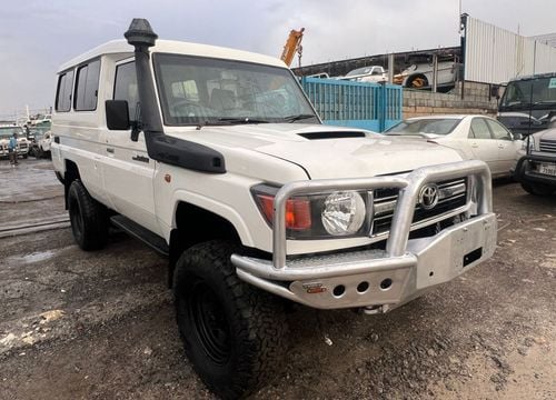 تويوتا لاند كروزر Diesel Engine ,Right Hand Drive  3 Doors Hardtop ,2011 Model