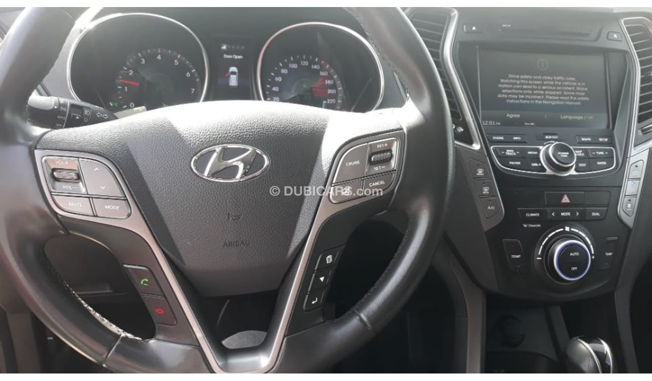 Hyundai Santa Fe 2014 Model Grand santafe V6 3.3 ltr full options Gulf specs panorama navigation camera leather seat