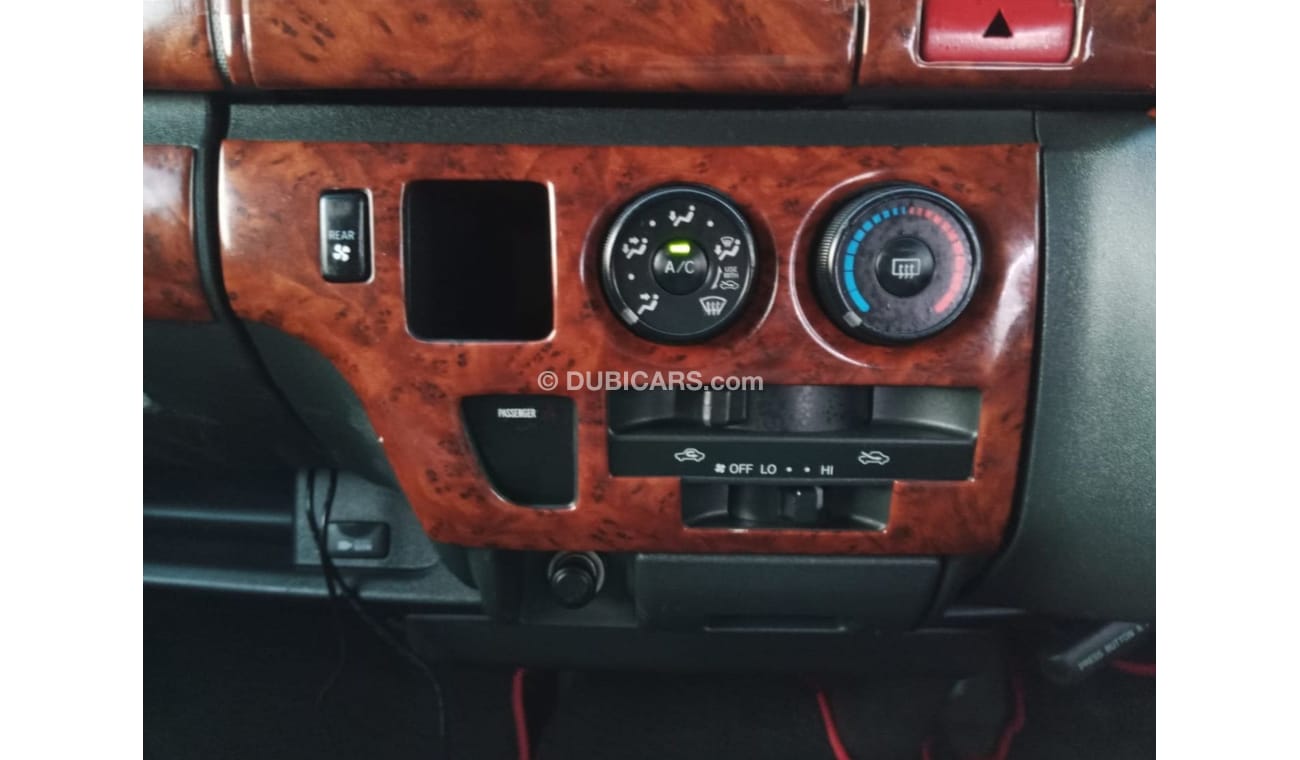 تويوتا هاياس TOYOTA HIACE RIGHT HAND DRIVE (PM1005)