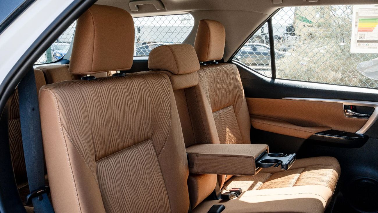 تويوتا فورتونر 2025 Toyota Fortuner 4.0L AT Petrol (White-Tan) (Qatar Spec)