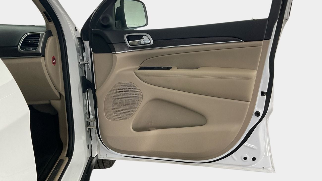 جيب جراند شيروكي Limited | upto AED 20,000 Ramadan Discount | شامل الضمان | 0 ﺪﻔﻋﺓ ﺃﻮﻟﻯ