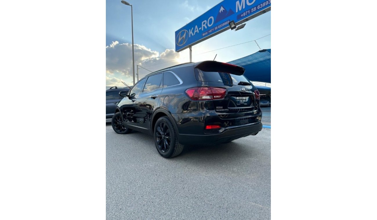 Kia Sorento car in good condition 2019 with engine capacity 3.3