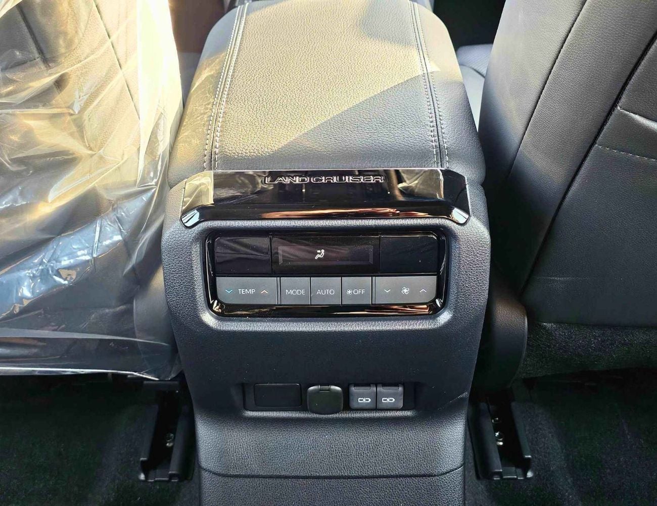 تويوتا برادو ALL ROUNDER / 2.4L PETROL V4 / SUNROOF / DRIVER POWER SEAT / COOL BOX / MID OPTION (CODE # R2)