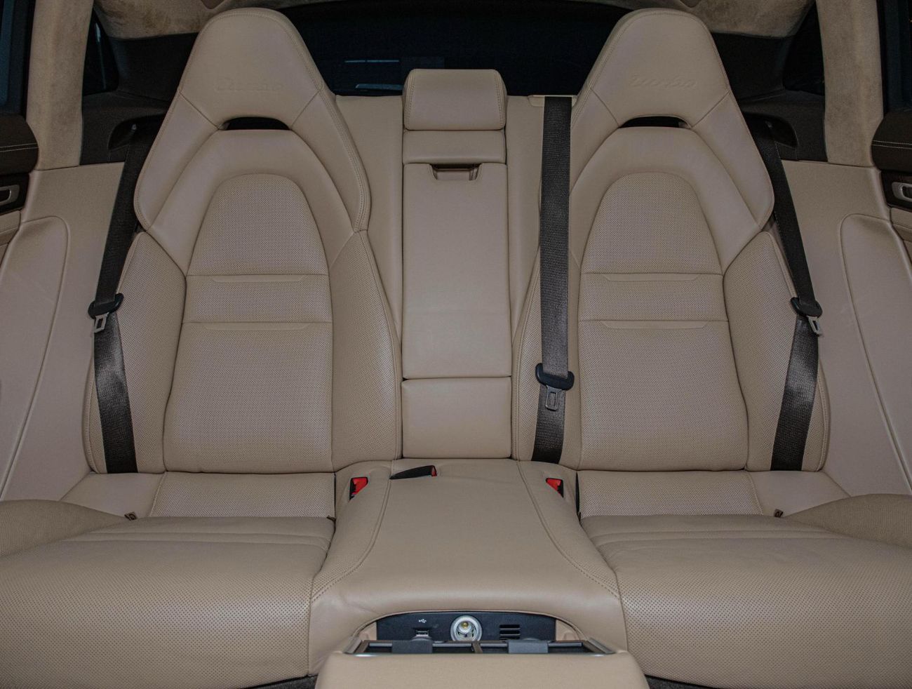 Porsche Panamera Turbo Sport Turismo 4.0L AWD Sport Turismo • 550 BHP • Warranty + Service Contract Available • GCC