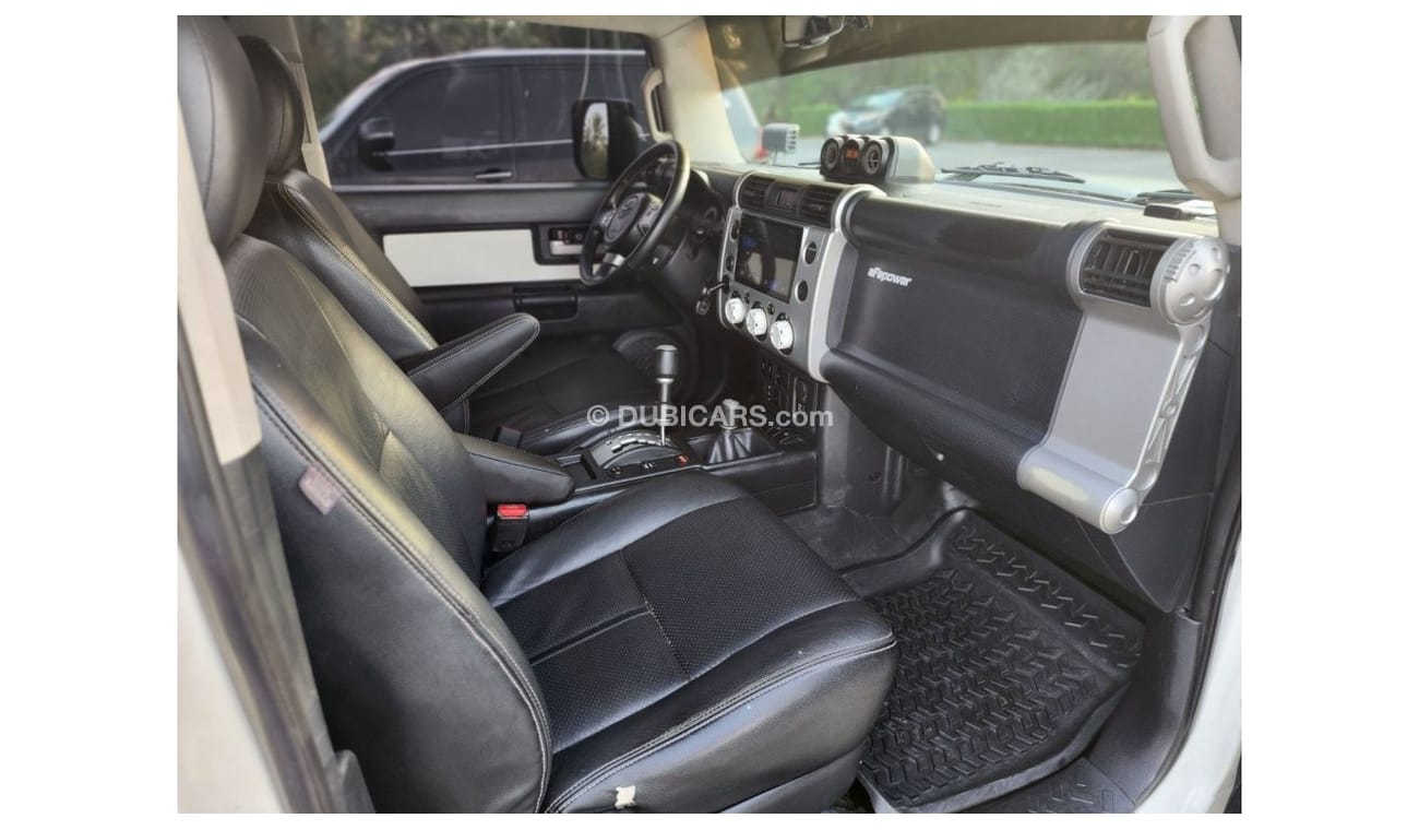 تويوتا إف جي كروزر GXR