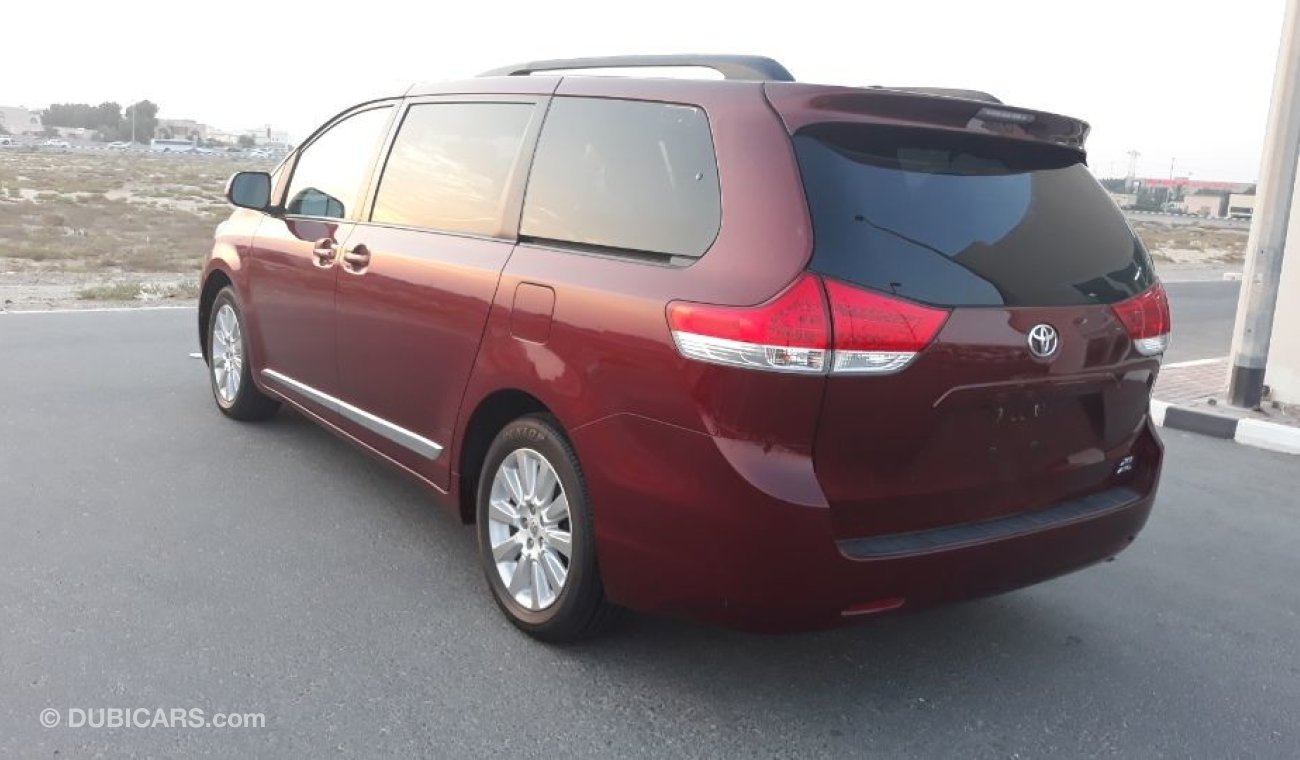 Toyota Sienna XLE 2012  Toyota seinna full options American specs low mileage