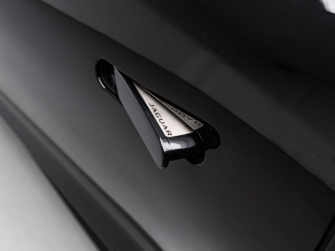 جاكوار F Type R-Dynamic 3.0L (377 HP) Convertible