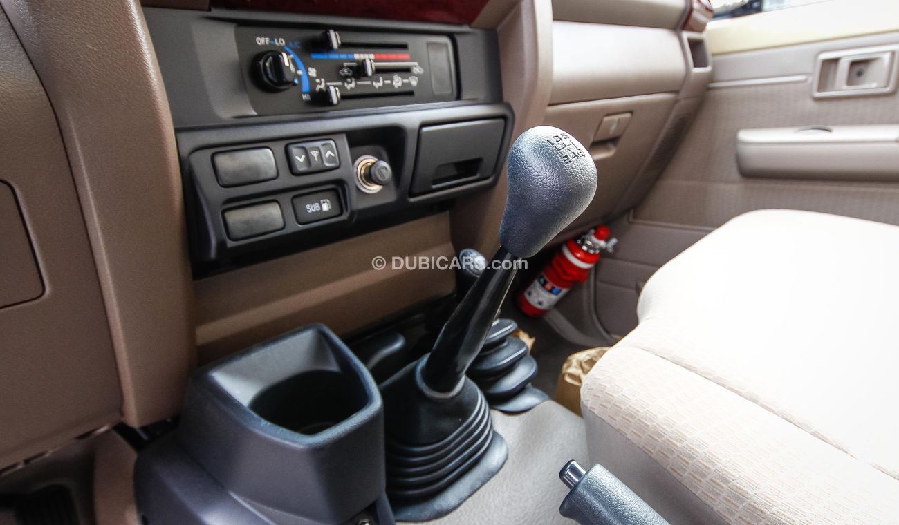 Toyota Land Cruiser Pick Up LX V6