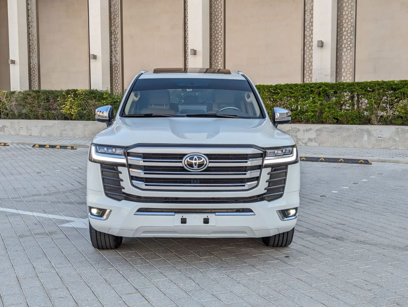 Toyota Land Cruiser Toyota LC200 white LHD