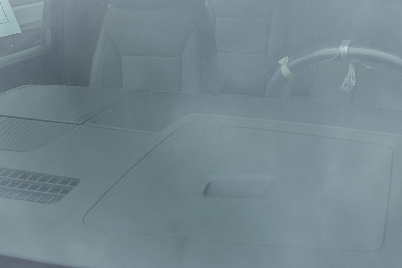 GMC Yukon 5.3 V8 SLT (AWD) GMC YUKON Elevation RWD 5.3L V8 - 2025 - Brand New (Export)