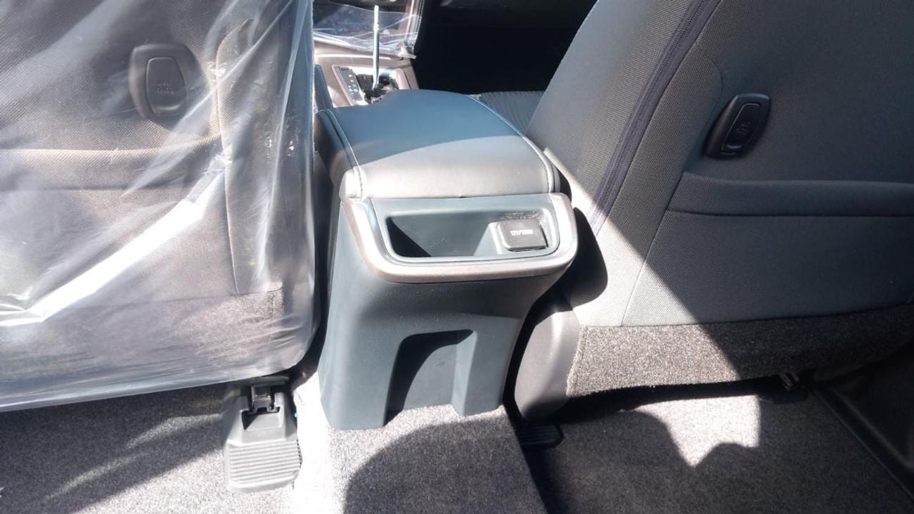 تويوتا فورتونر 2.4L DIESEL A/T 7 SEATER HIGH SPEC(EXPORT TO AFRICA ONLY)