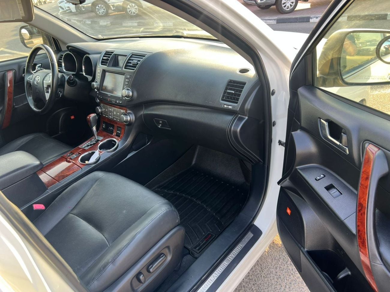 Toyota Highlander  2013 Toyota Highlander Hybrid 3.5L V6 - Rear Camera Leather Seat - Sunroof