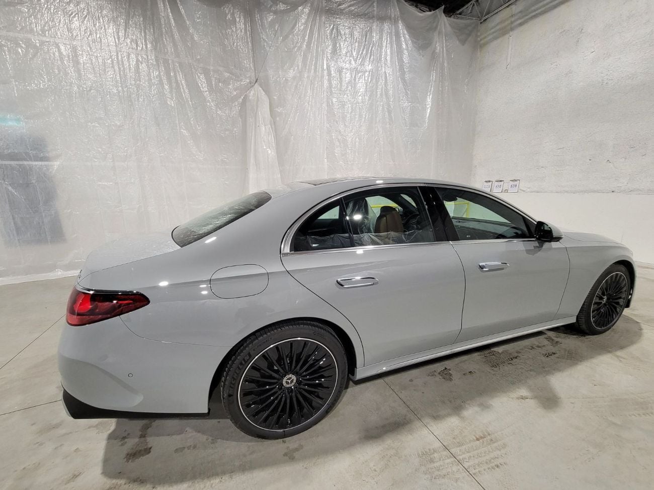 Mercedes Benz E350 4MATIC (NON GCC) 4MATIC Luxury Sedan  * Export Offer*