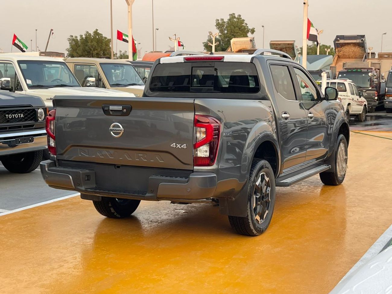 Nissan Navara G 2.5L 4WD M/T Nissan Navara Double Cab  2.5L Petrol 4WD 5 Seater MT