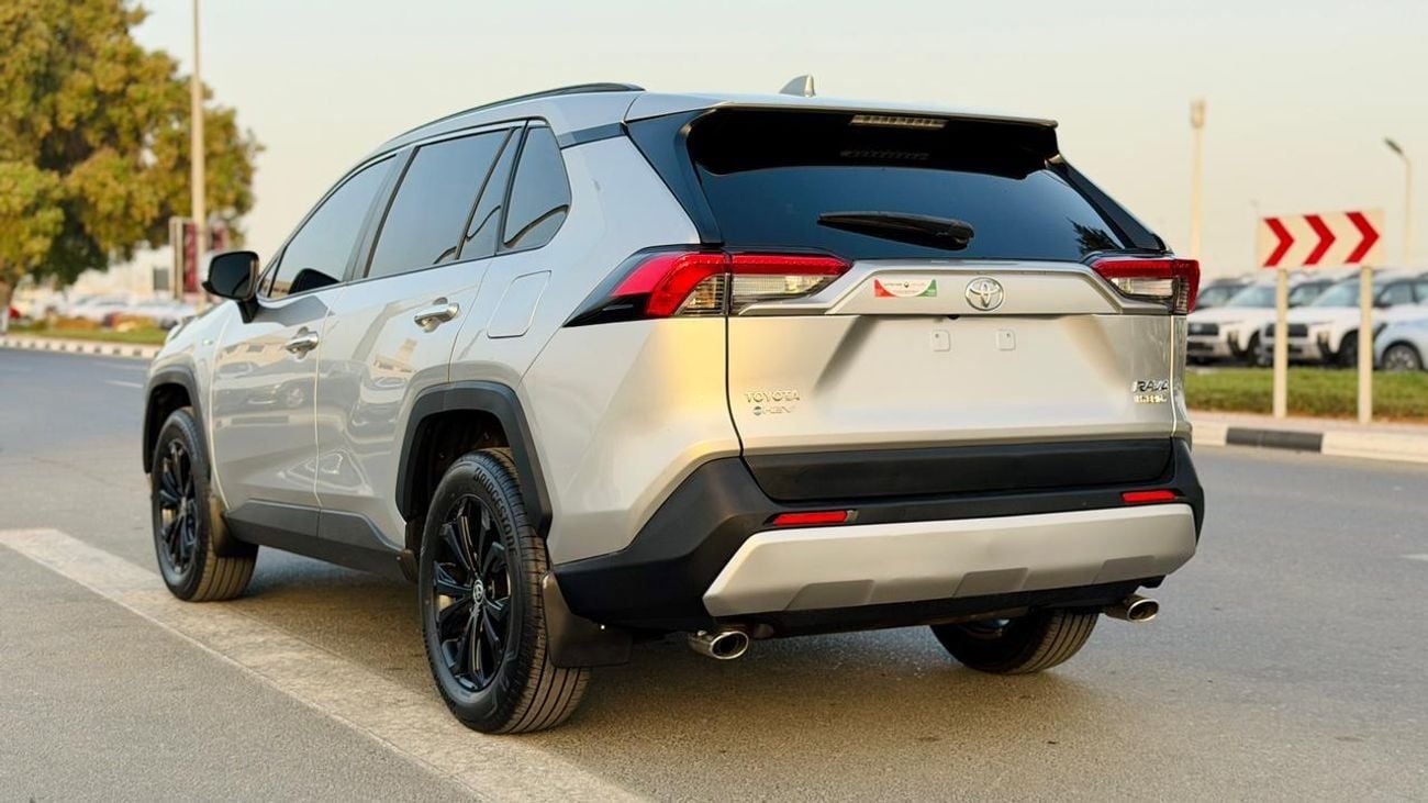 تويوتا راف ٤ -