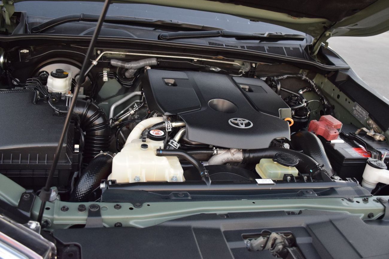 تويوتا هيلوكس 4x4 Diesel 2.8L (Right Hand)