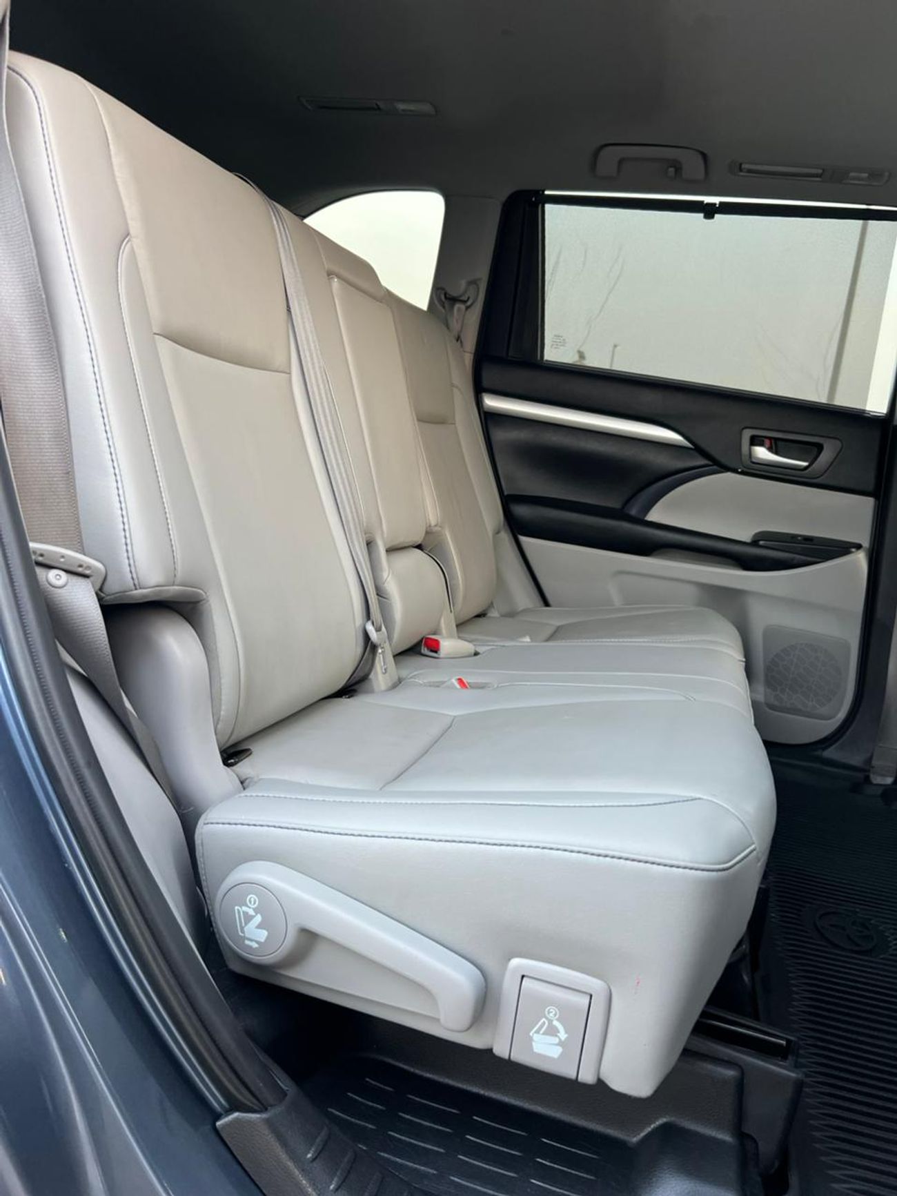 Toyota Highlander 2019 Toyota Highlander Hybrid XLE Full Option -3.5L V6-AWD 4x4 - Sunroof-Leather seat-Rear Camera -