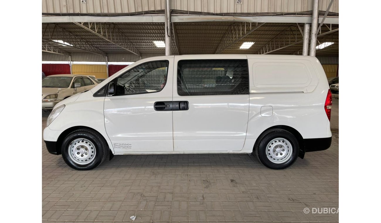 Hyundai H-1 2.5L PETROL, 16" TYRE, FABRIC SEATS (CODE # HCV03)