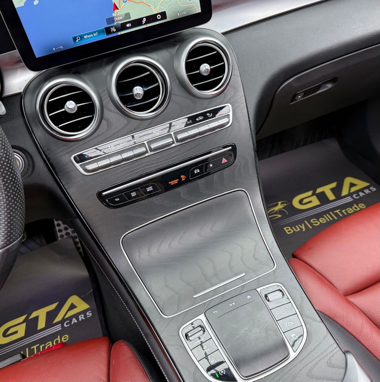 مرسيدس بنز GLC 300 4MATIC 2.0L 2020 Mercedes Benz GLC300 AMG 4MATIC, Warranty, Full Mercedes Service History, GCC