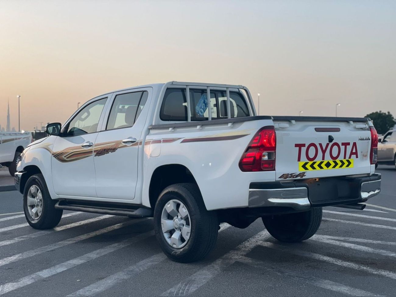تويوتا هيلوكس 2021 Toyota Hilux Diesel 2.4L V4 Automatic - Rear CAM - Auto Doors - 4x4 AWD - Side Step -