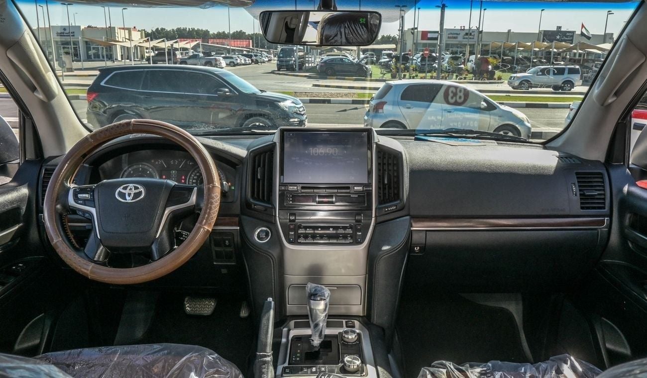 Toyota Land Cruiser GXR V8