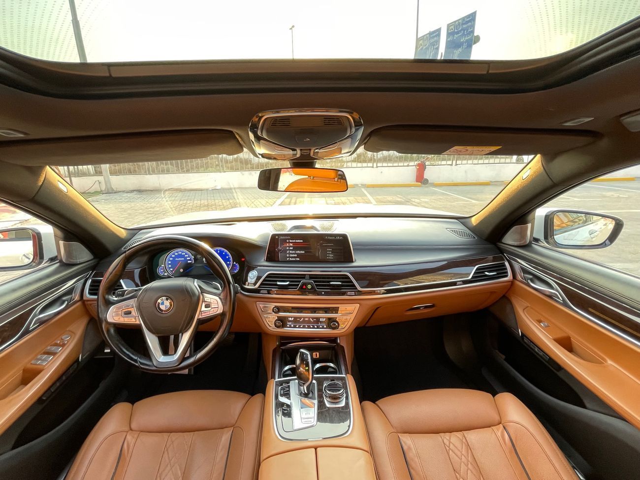 BMW 750Li Luxury 4.4L (523 HP)