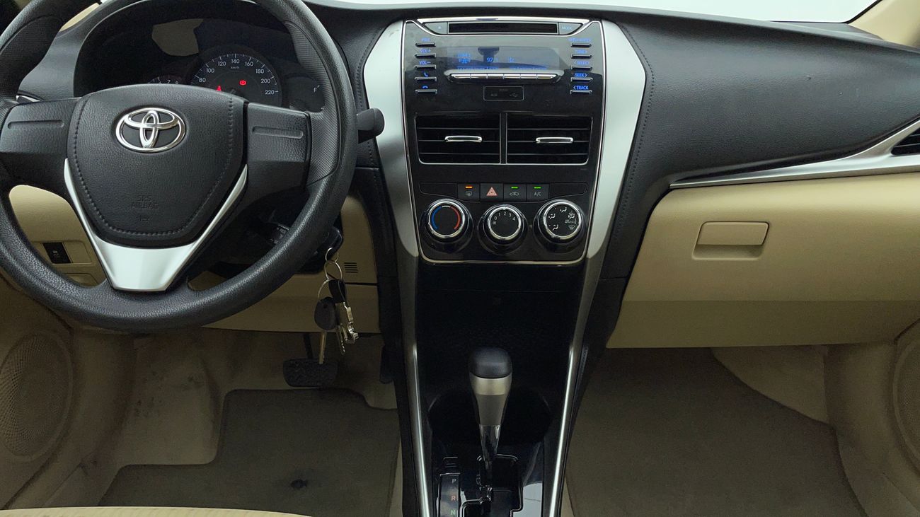 تويوتا يارس SE 1.5 | بدون دفعة مقدمة | اختبار قيادة مجاني للمنزل