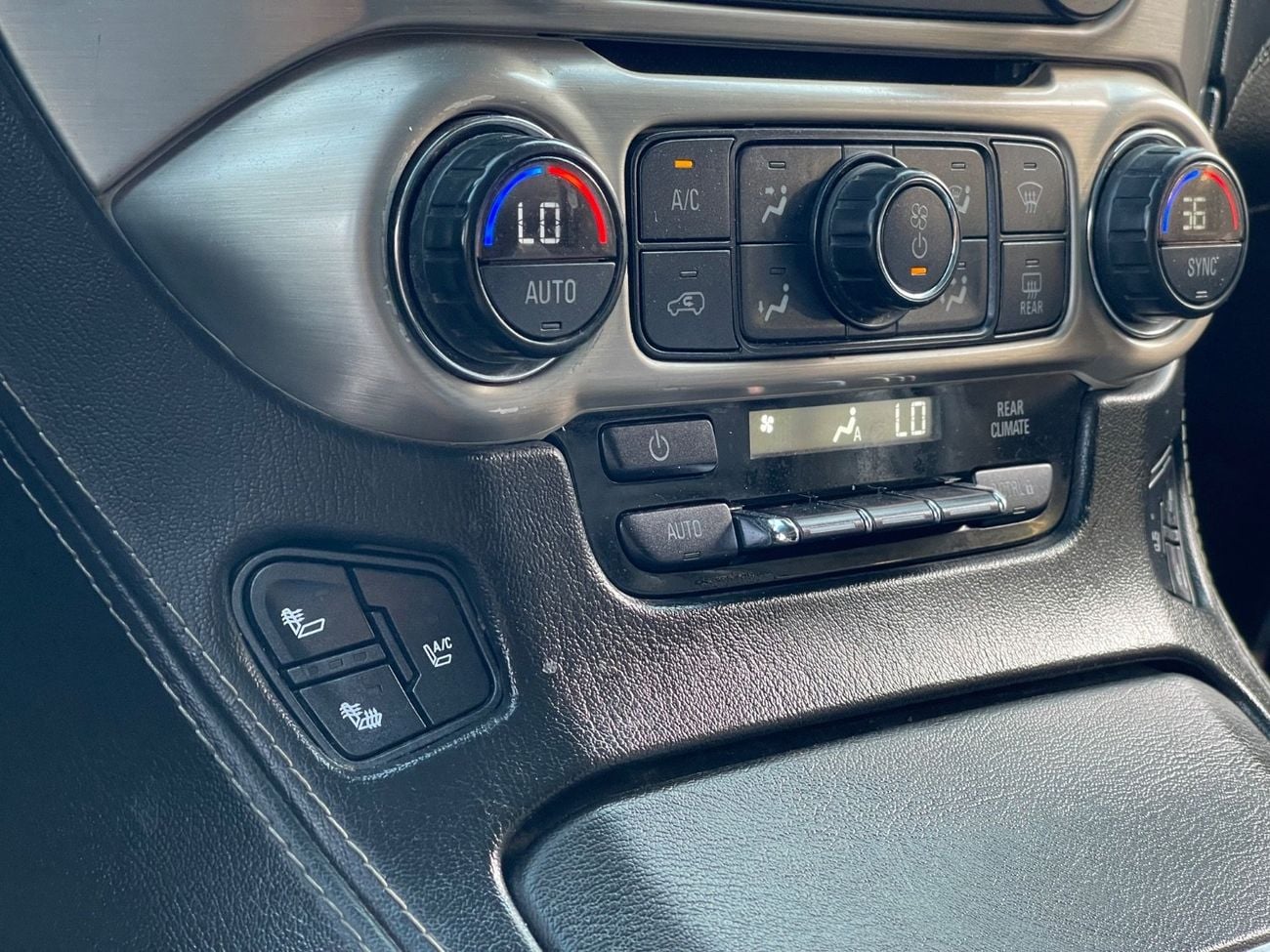 جي أم سي يوكون Denali 6.2L (8 Seater)