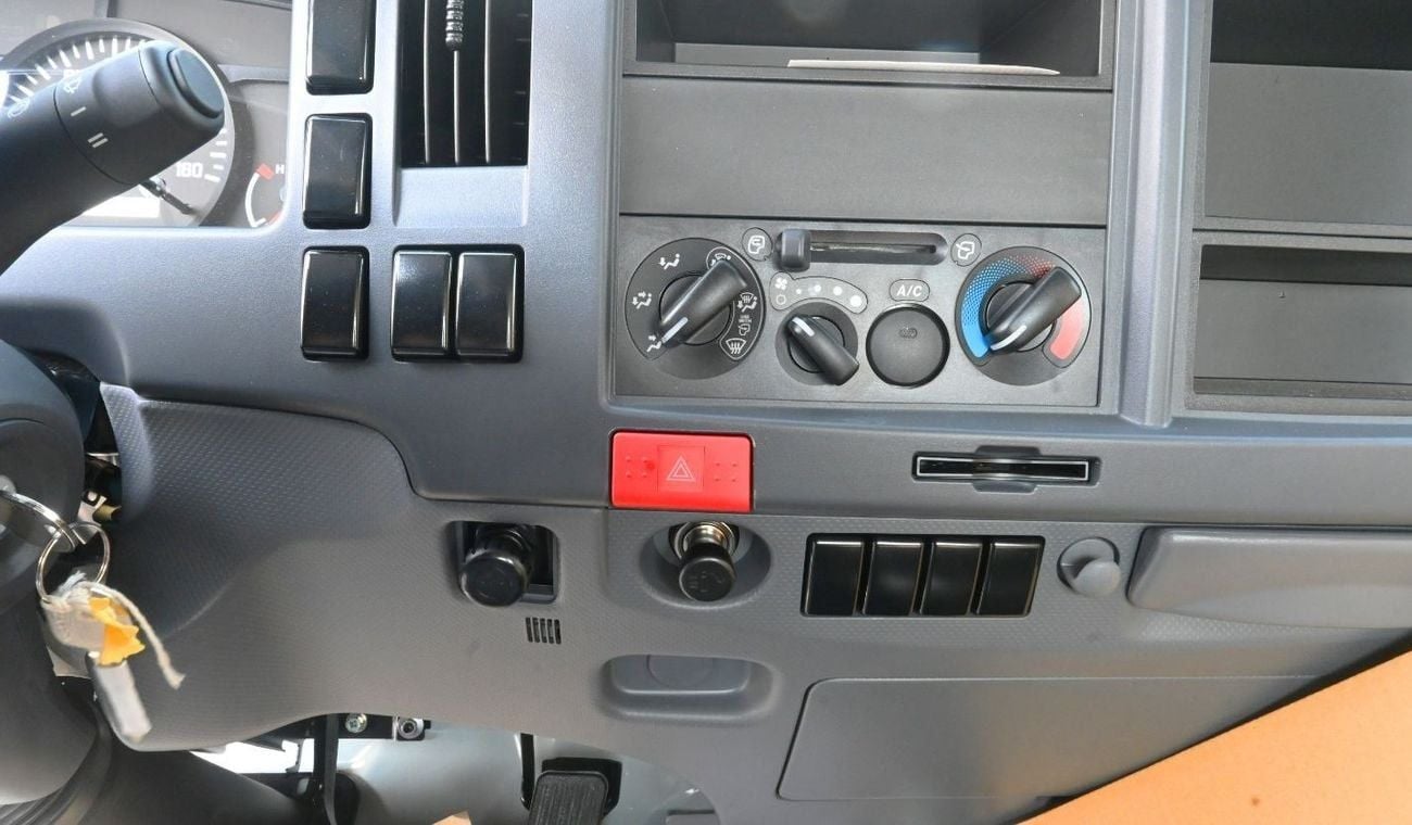 إيسوزو NQR Isuzu Nqr /4,6 diesel engine / short chassis Model 2024