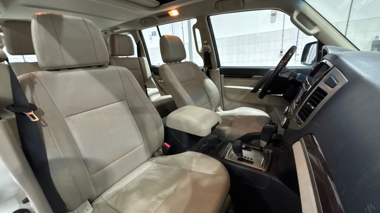 ميتسوبيشي باجيرو 2018 GLS HIGHLINE | AED 1030/Month | 0 DP | 30 Day Return | Warranty | Service History