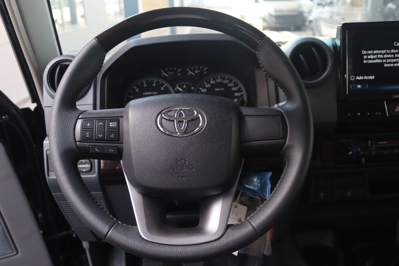 Toyota Land Cruiser 70 GRJ76 4.0 V6 PETROL M/T 40th ANNIVERSARY **EXPORT ONLY**التصدير فقط خارج الخليج***