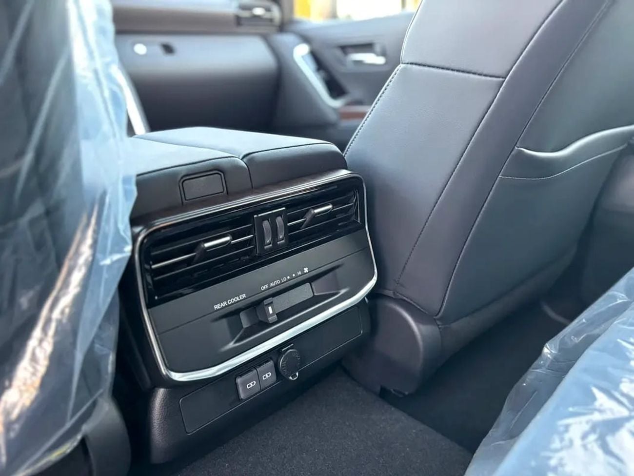 Toyota Land Cruiser VXR 4.0L - GCC Specs - Brand FULL OPTION