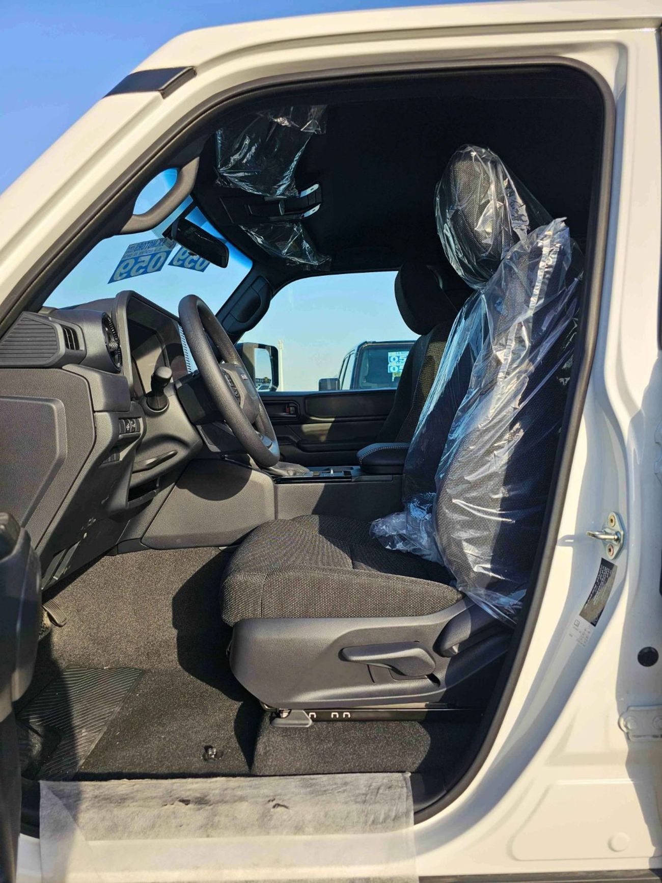 Toyota Prado URBAN-E EURO 4 / 2.8L V4 DIESEL / DVD + CAMERA / AUTO A/C / 4WD (CODE # URBAN-E)