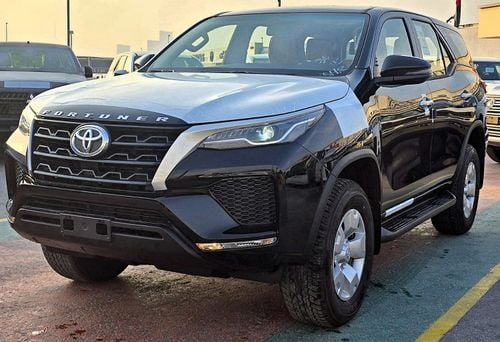 تويوتا فورتونر Fortuner SR5 2.7L A/T 4WD SUV 7Seats GCC Black Color 2026 تويوتا فورتشنر SR5 سعة 2.7 لتر، ناقل حركة أوتوماتيكي، دفع رباعي، لون أسود، موديل 2026