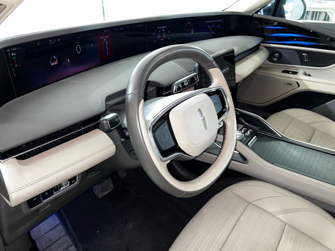 Lincoln Nautilus Reserve II 2.0L NAU424 / AL TAYER MOTORS / AL QOUZ SHOWROOM