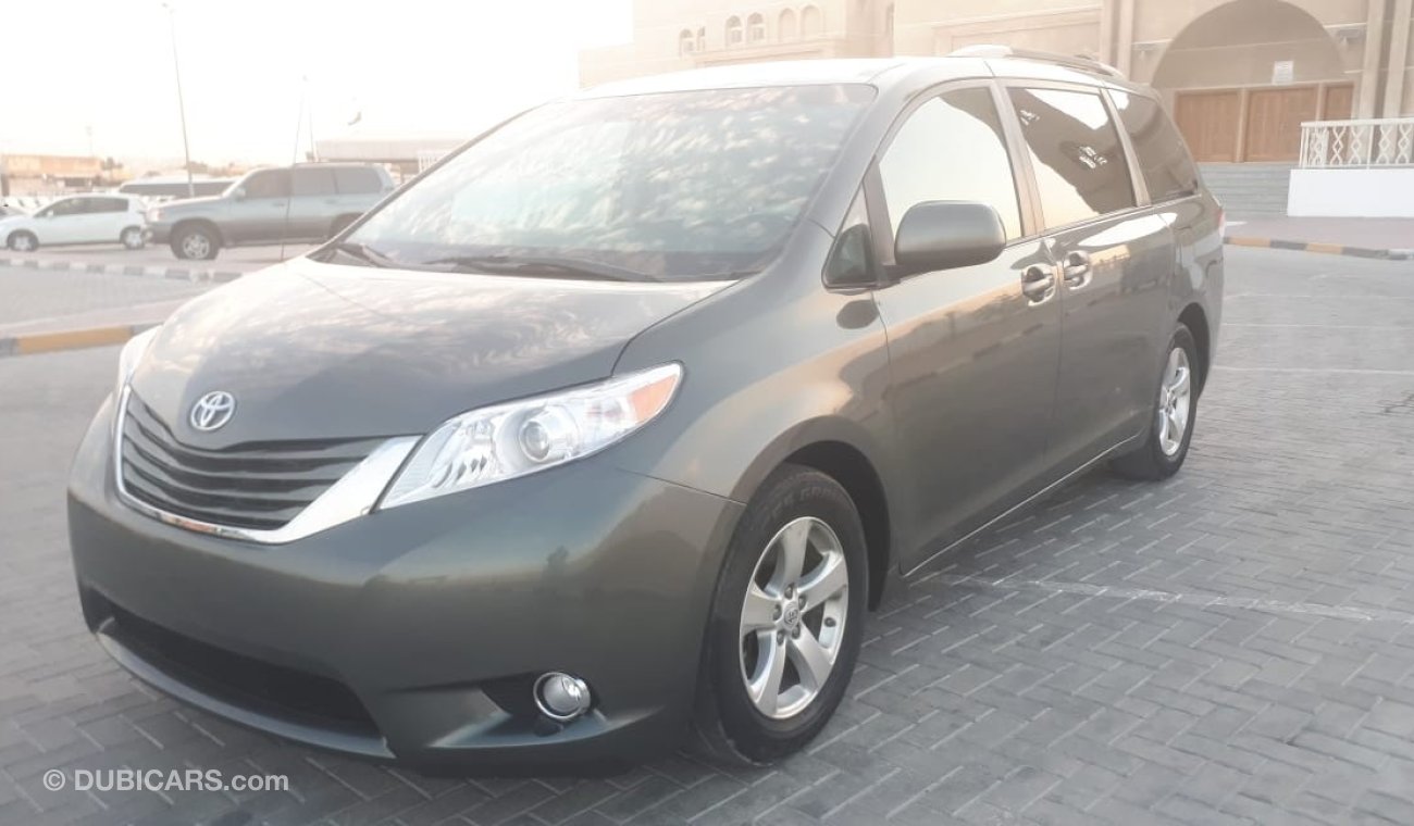 Toyota Sienna LE