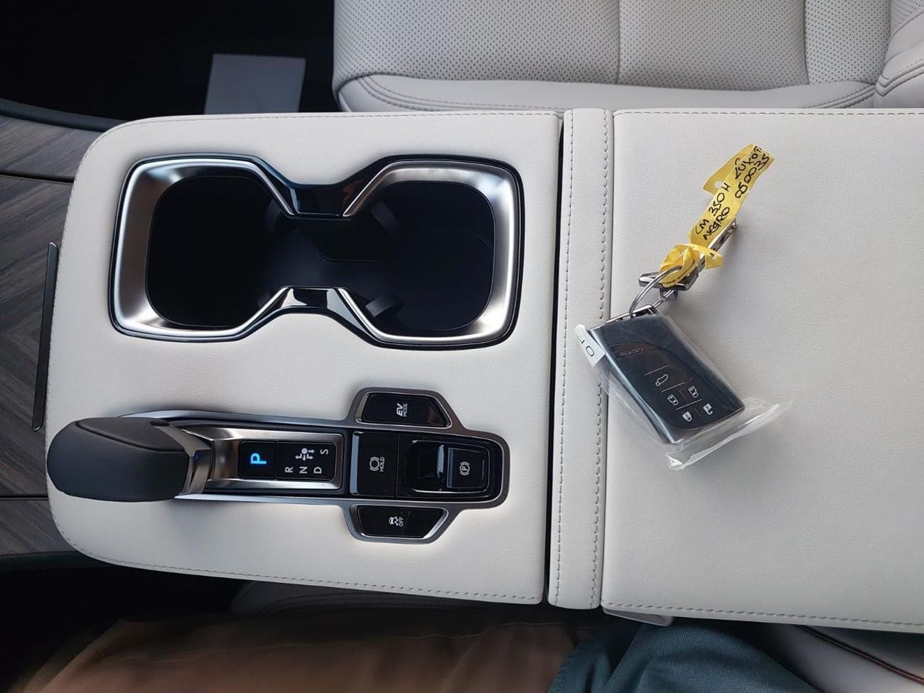 Lexus LM 350h Ready stock in dubai