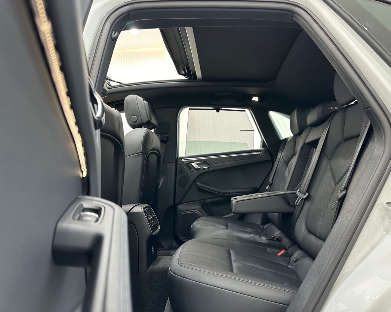 Porsche Macan 2023 Porsche Macan, January 2025 Porsche Warranty, Full Porsche Service History, Very Low Kms, GCC