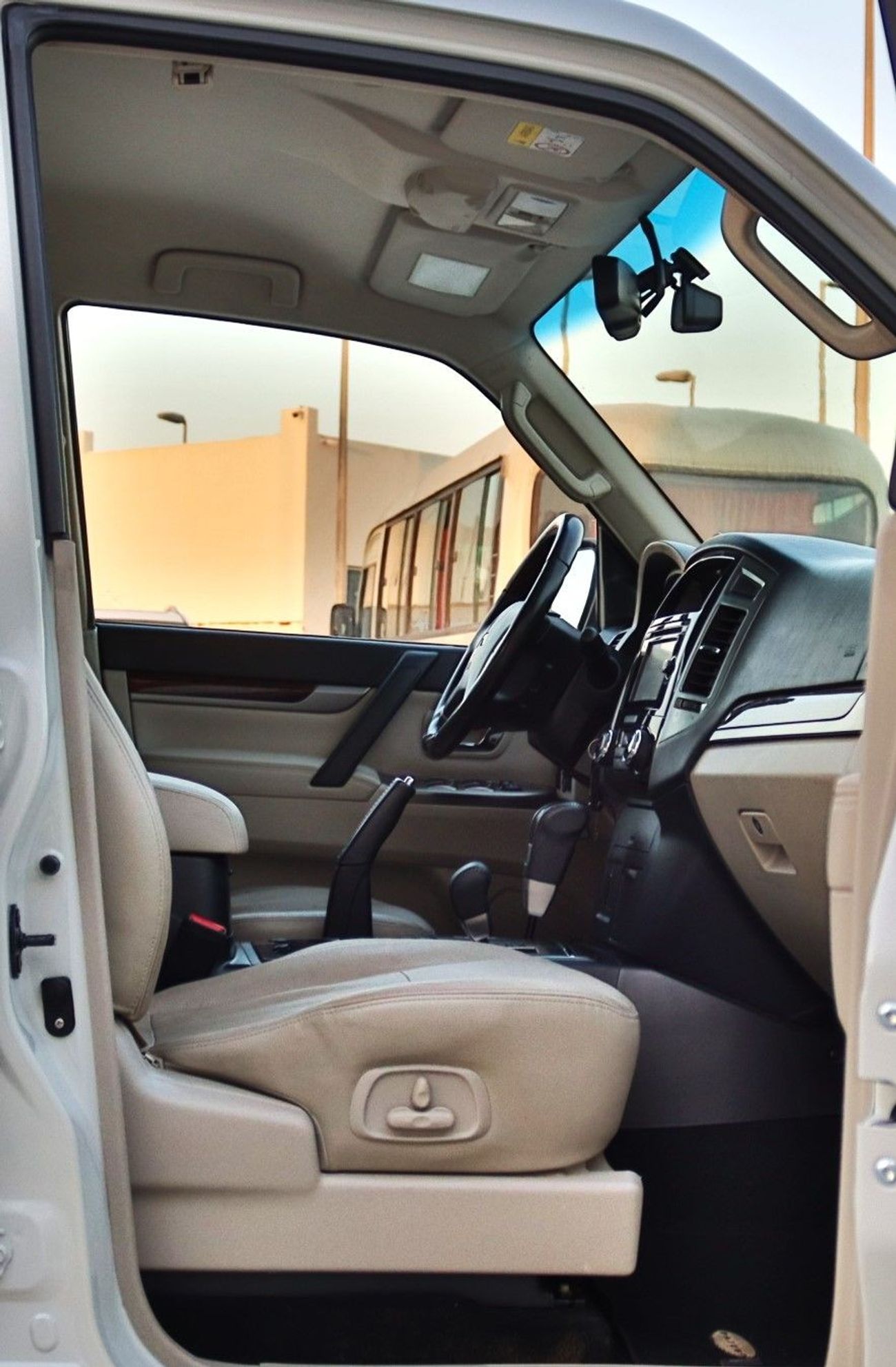 ميتسوبيشي باجيرو 2020 ميتسوبيشي باجيرو جي ال اس (V80)، 5 د إس يو في، 3.5 لتر 6 سلندر بنزين، أوتوماتيك، دفع رباعي