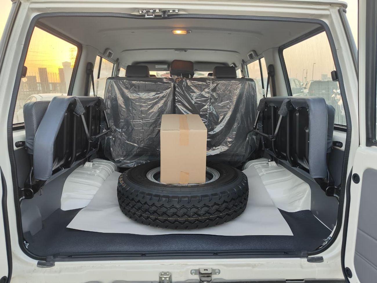 Toyota Land Cruiser 70 2025 Toyota Land Cruiser LC76 5-Door Hardtop without Diff-Lock 4.2L 6-Cyl Diesel M/T Export Only