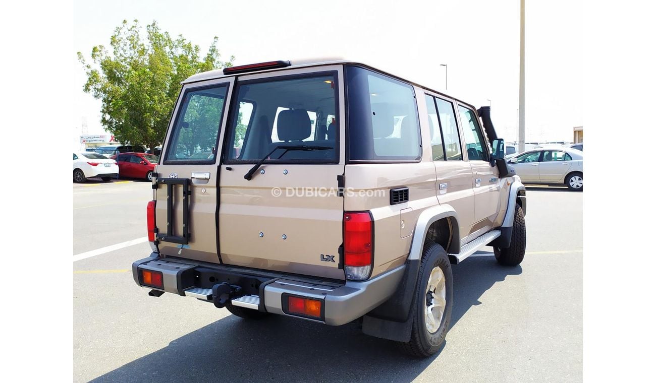 Toyota Land Cruiser 70 76 DLX LX V6 4.0L PETROL 5 SEAT MANUAL TRANSMISSION