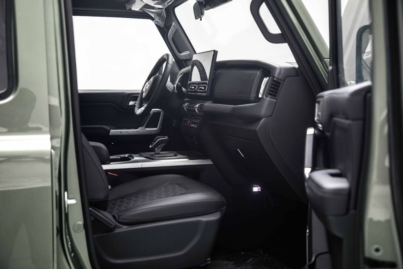 باو 212 T01 ADVENTURER 2.0L - GREEN INSIDE BLACK | EXPORT ONLY