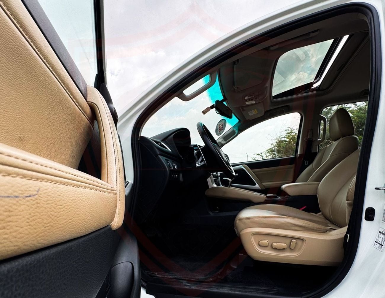 Mitsubishi Montero Sport GLS Premium 3.0L (7 Seater) Mitsubishi Montero Sport - 2022 - GCC - Full Option - 3.0L  - Low Mileag
