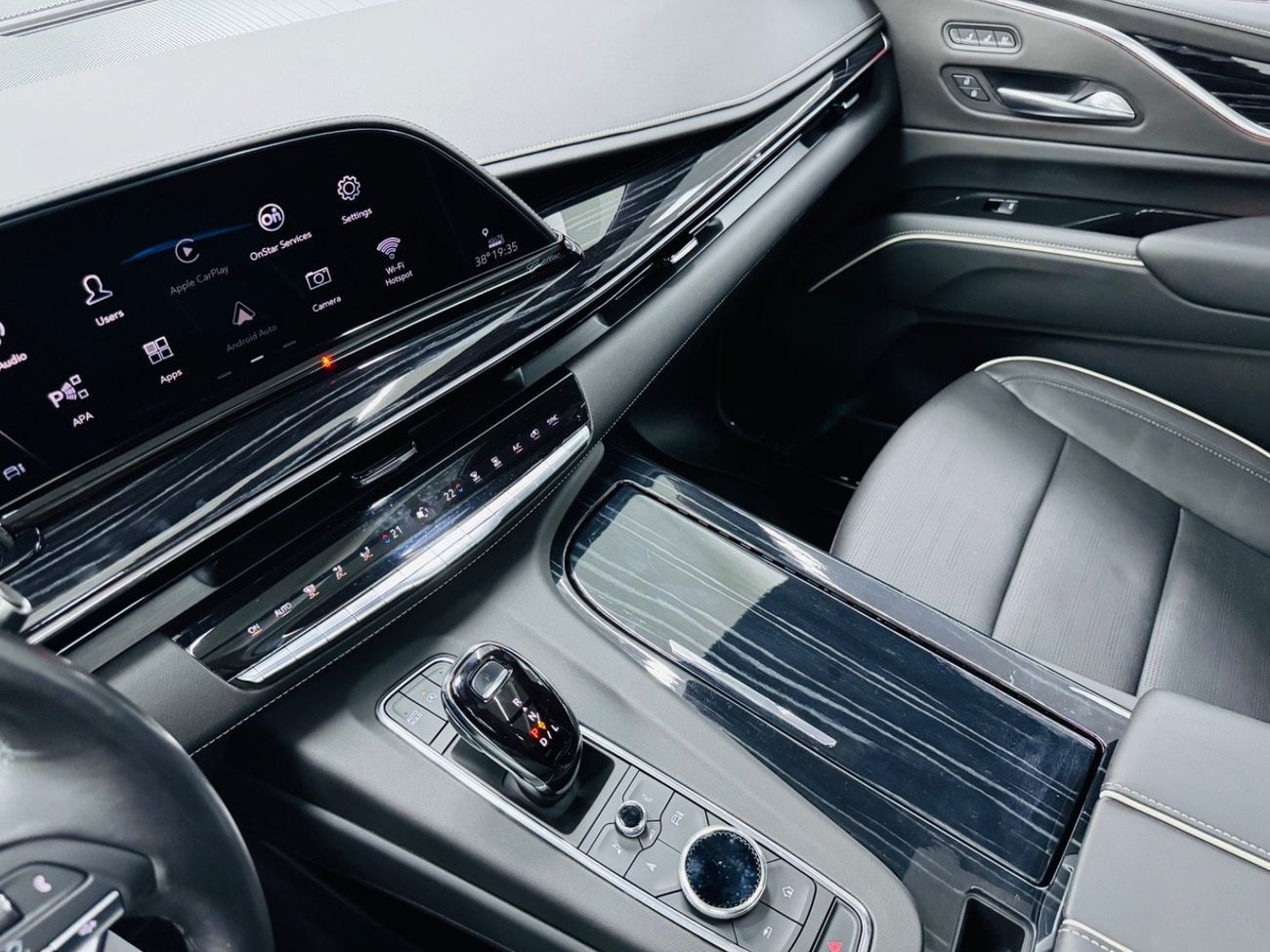 Cadillac Escalade Sport Platinum 6.2L 4WD