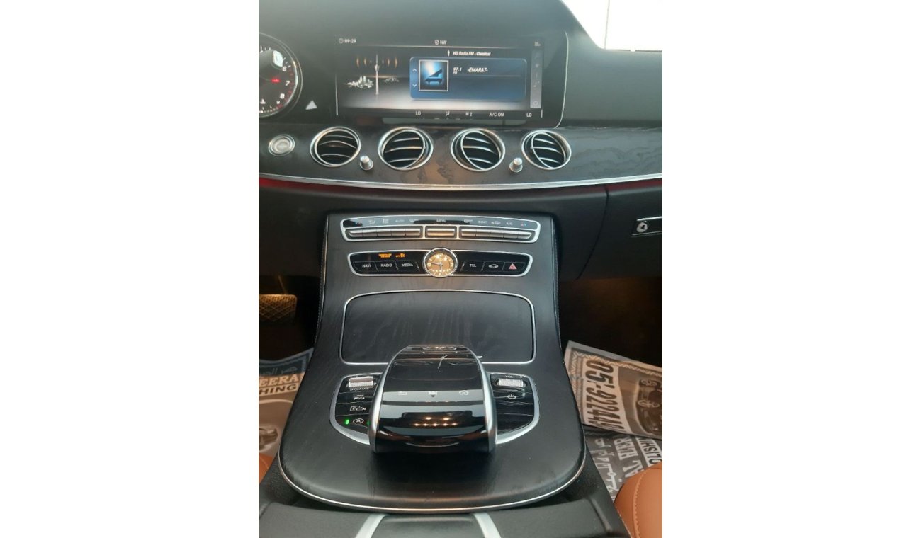 Mercedes-Benz E300 مرسيدس بنز E300 2018 وارد امريكي فل اوبشين فتحة جلد بانوراما يوجد كاميرا خلفية نظيفة جدا وبحالة ممتا