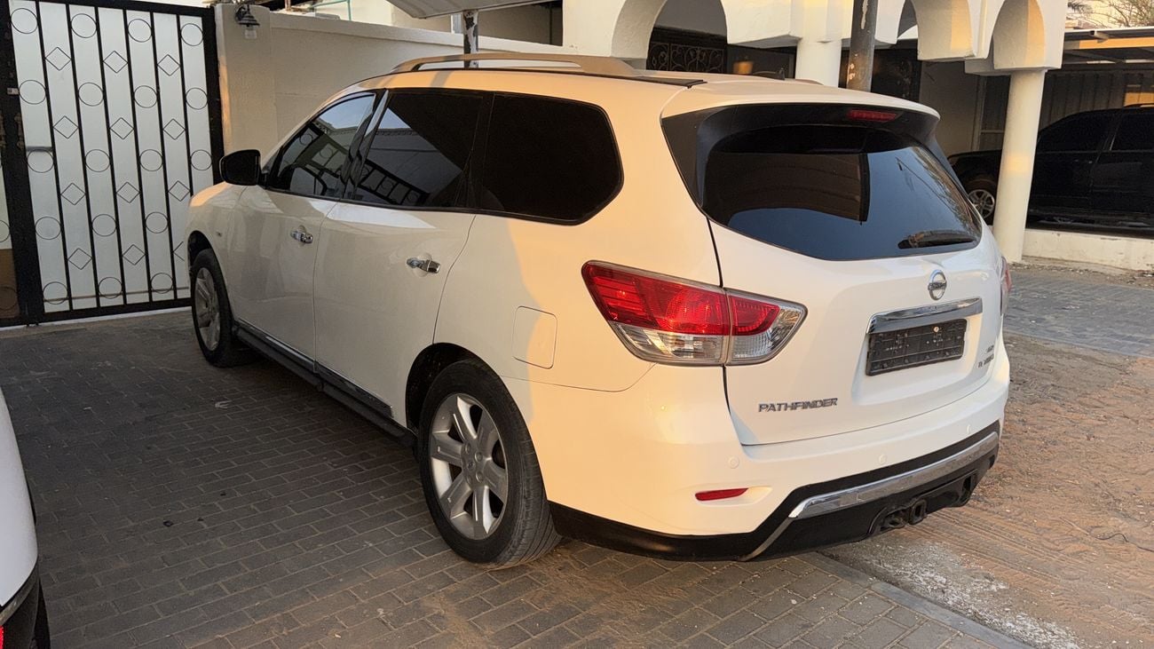 Nissan Pathfinder SV