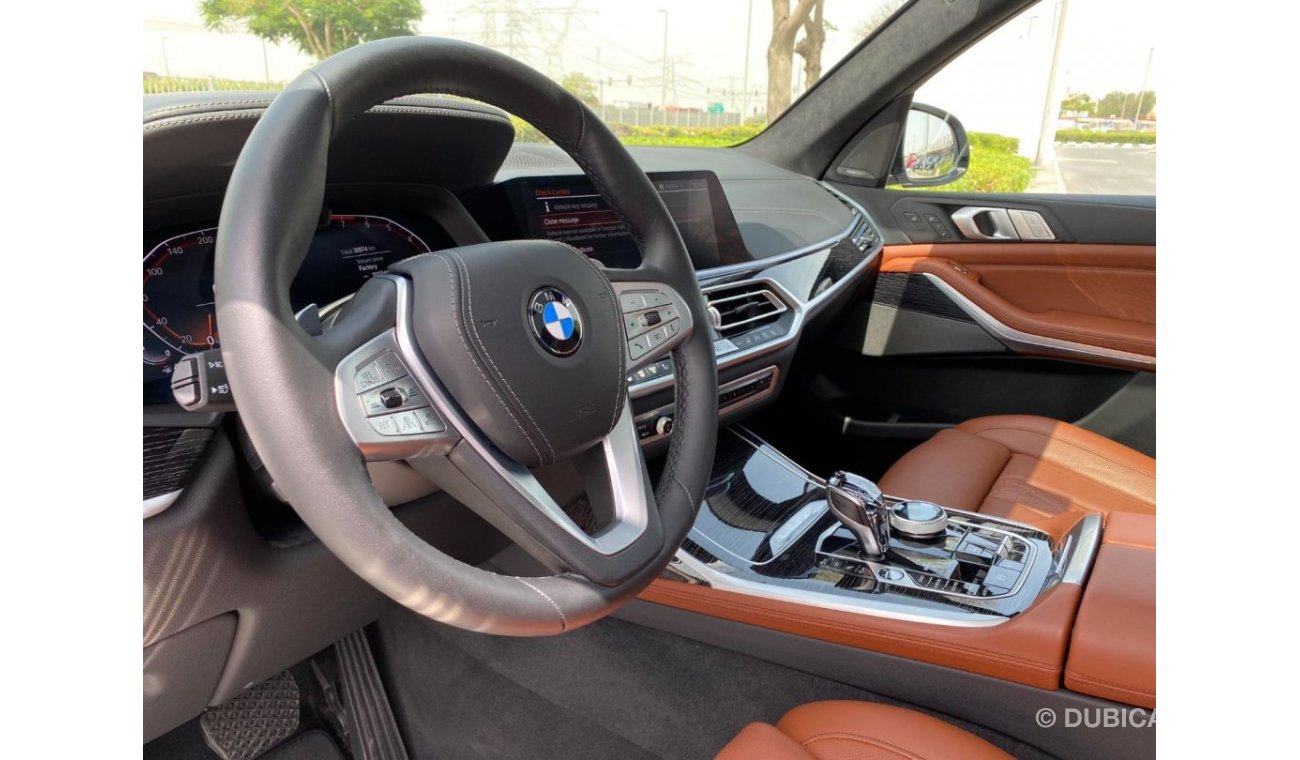 BMW X7 40i M Sport Pure GCC SPEC UNDER WARRANTY AND SERVICE CONTRACT